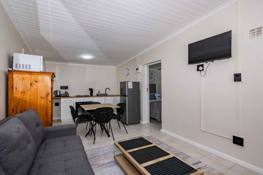 To Let 2 Bedroom Property for Rent in Oakdale Western Cape